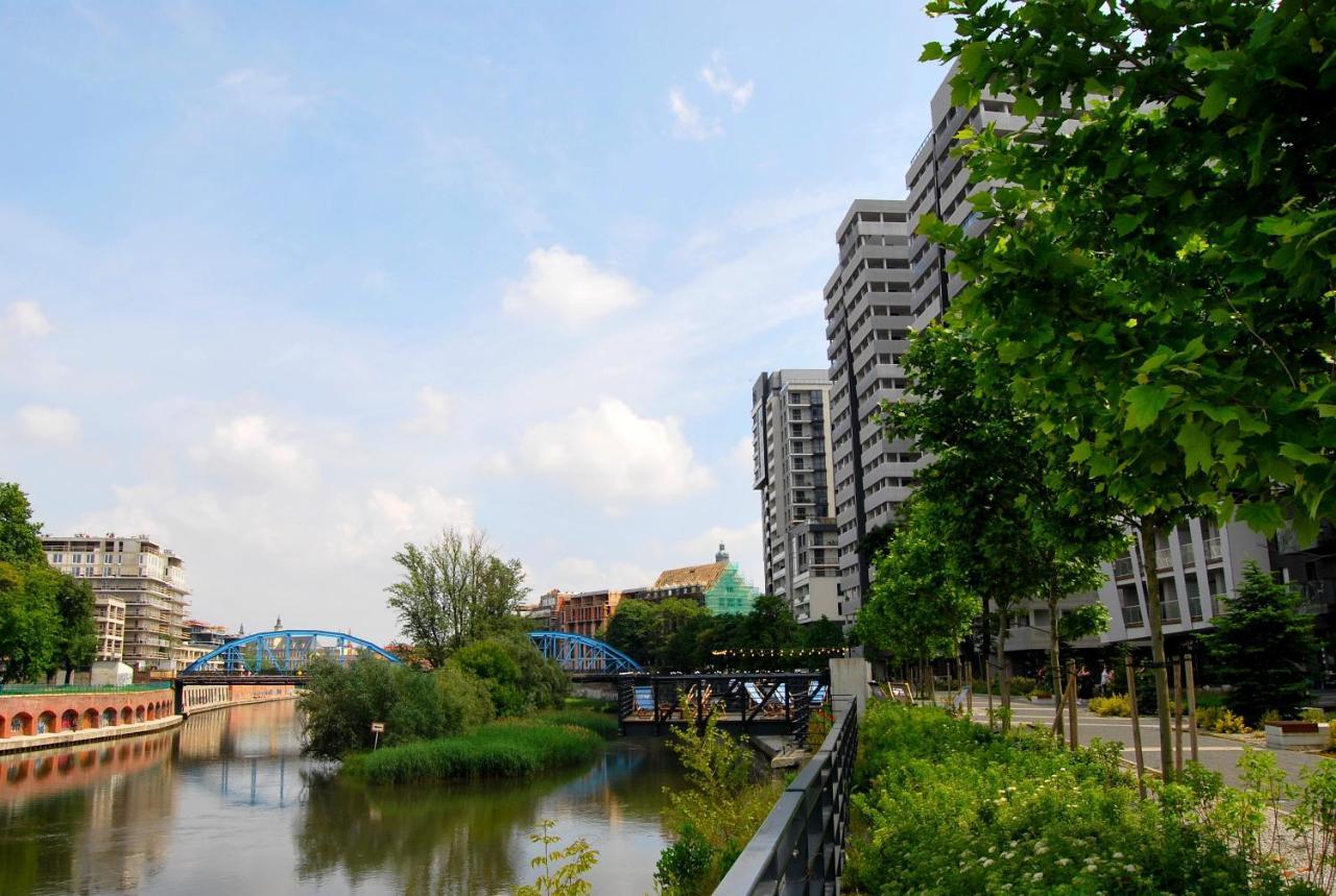 Two Towers Riverside: Old Town Rooftop Retreat Apartment Wroclaw Exterior photo